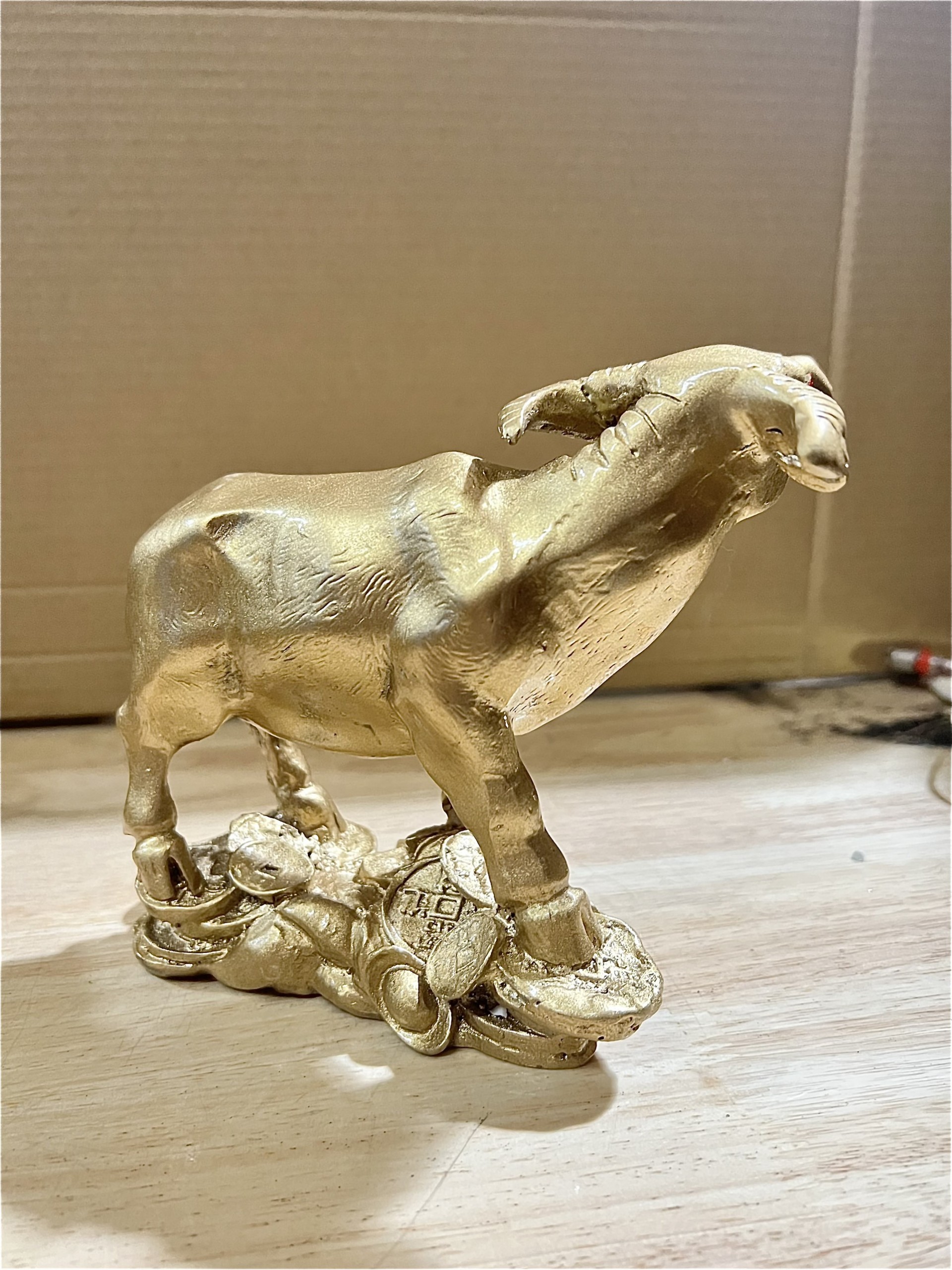 Tượng Trâu Phong Thủy bằng bột đá cao 13.5cm