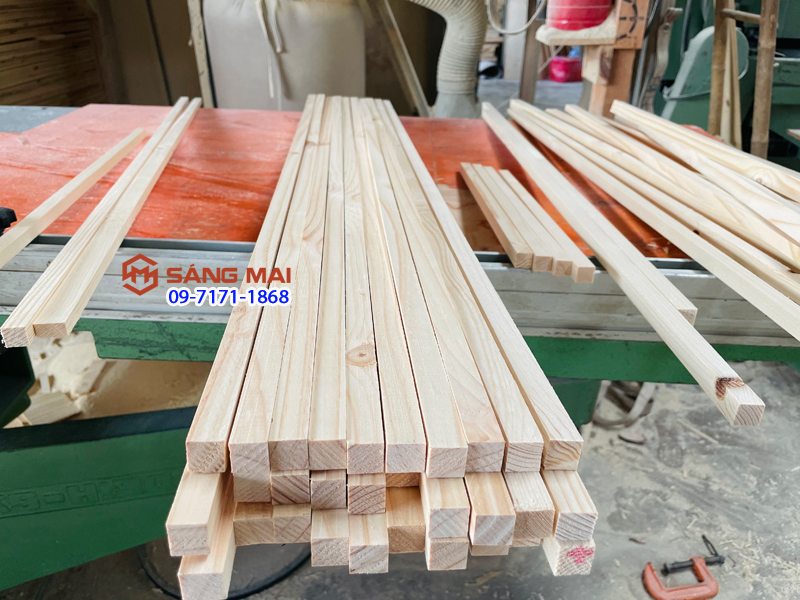 Thanh gỗ thông vuông 1,5cm x 1,5cm x dài 120cm + láng mịn 4 mặt