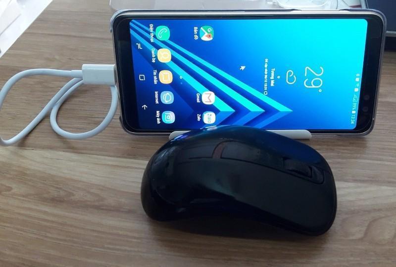 Hub USB Type-C ra 4 cổng USB kiêm giá đỡ cho Điện thoại