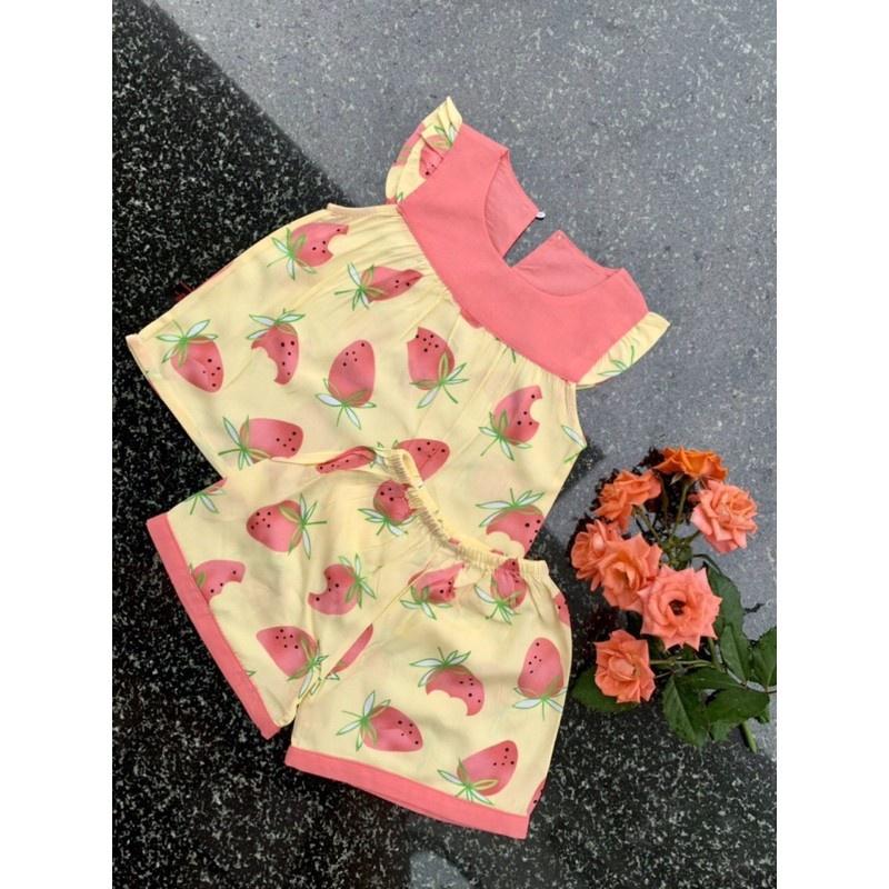 Bộ quần áo lanh họa tiết dễ thương, cổ tròn tay cánh tiên mặc nhà cho bé gái