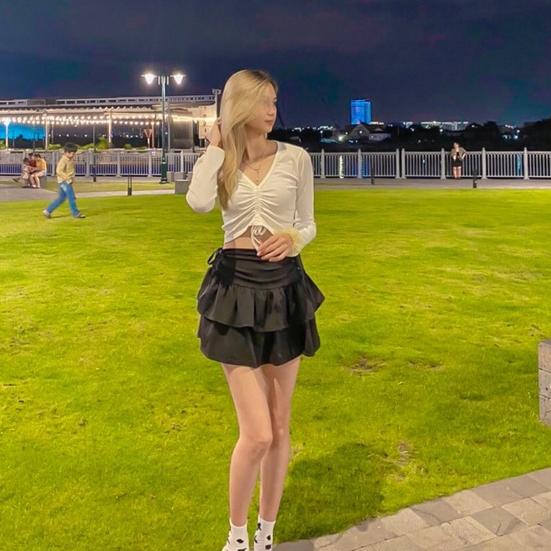 Chân váy nữ ngắn xòe lưng cao 2 tầng thiết kế đan dây hai bên cá tính có may kèm quần trong- CV014