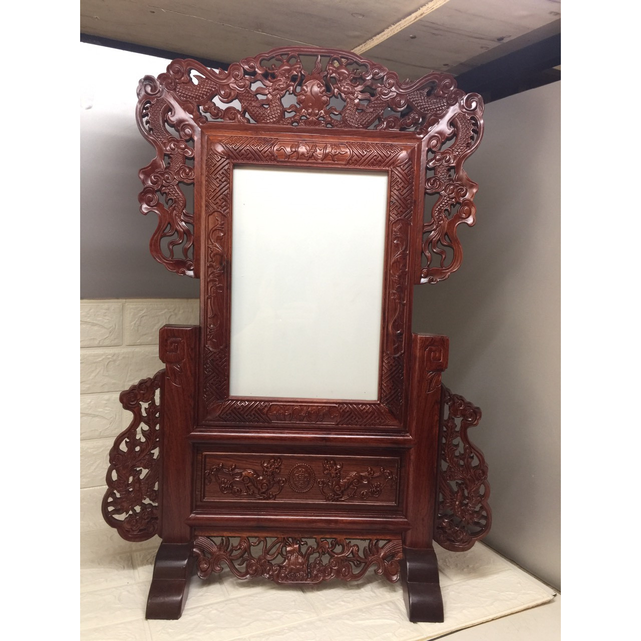 Khung hình thờ đục rồng tinh xảo