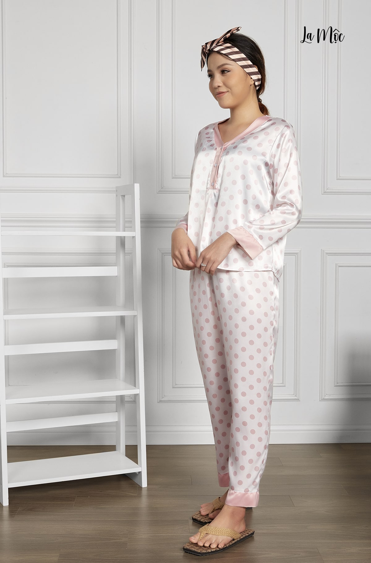 Đồ Bộ Nữ Mặc Nhà Pijama Dài Lụa Hàn Cổ Tim Maxivic, La Mộc - MM112117