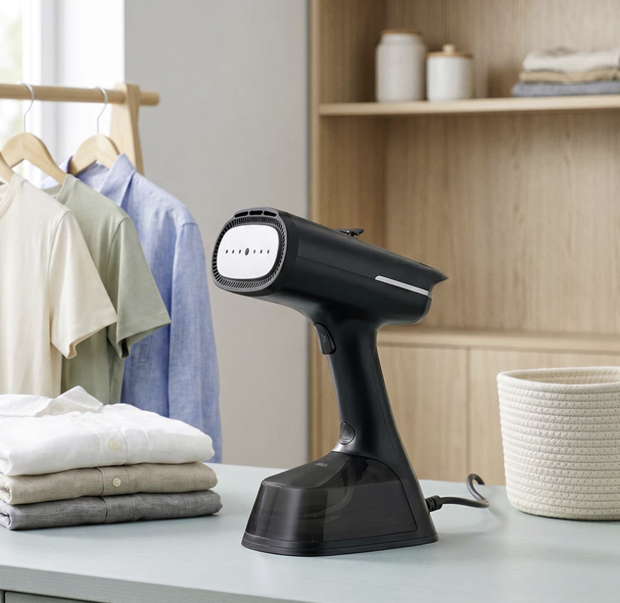 Bàn Ủi Hơi Nước LocknLock Hút Vải Thông Minh ENI216BLK - Dung Tích 270ml - 1400W - Hàng Chính Hãng