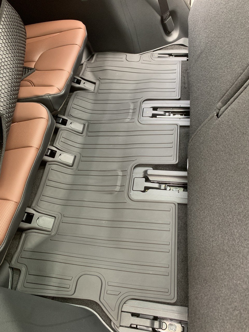 Thảm lót sàn xe ô tô Hyundai SantaFe 2019-2022 đến nay Nhãn hiệu Macsim chất liệu nhựa TPE đúc khuôn cao cấp