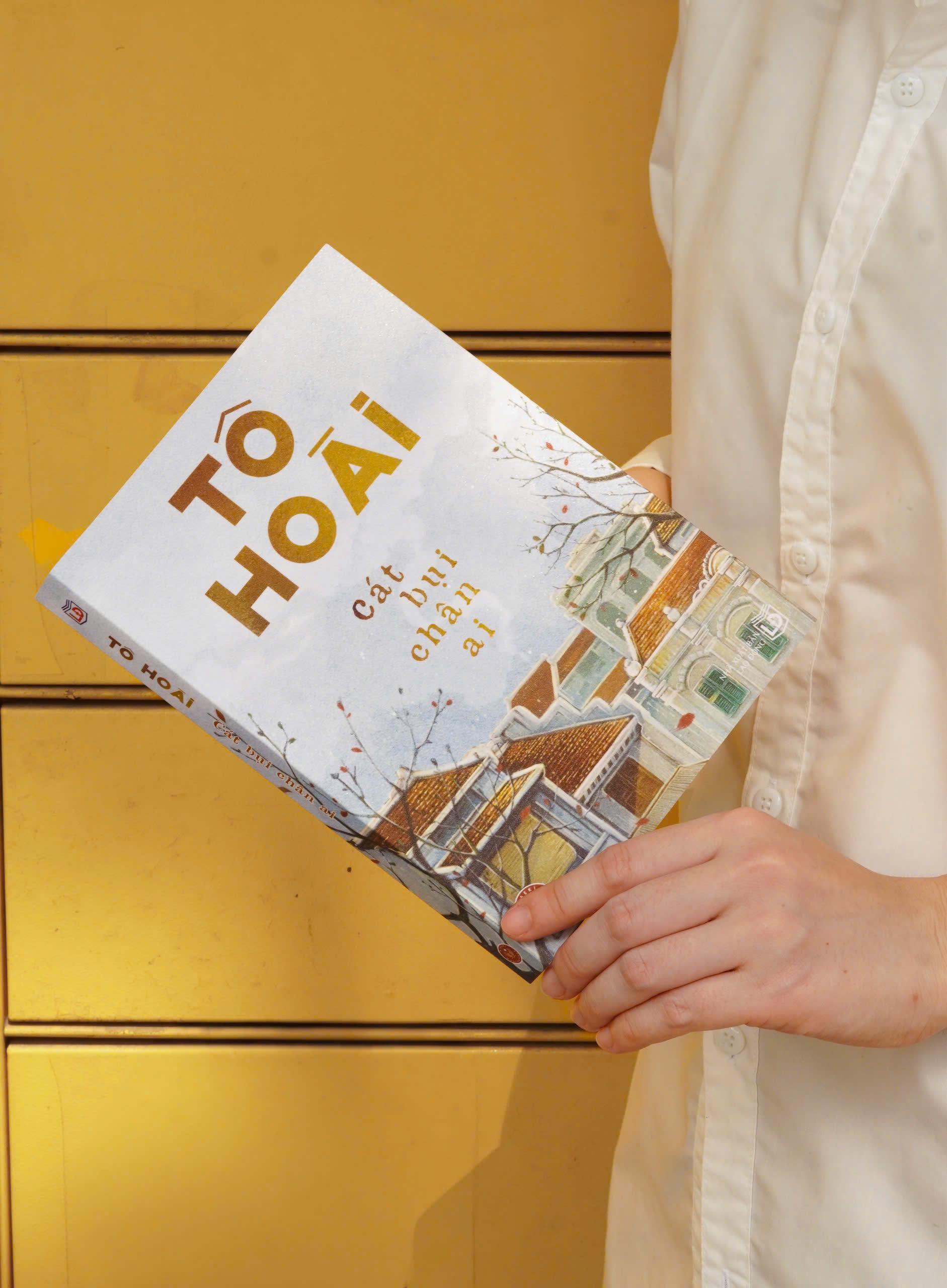 Sách - Cát Bụi Chân Ai - Tặng Kèm Bookmark Bồi Cứng