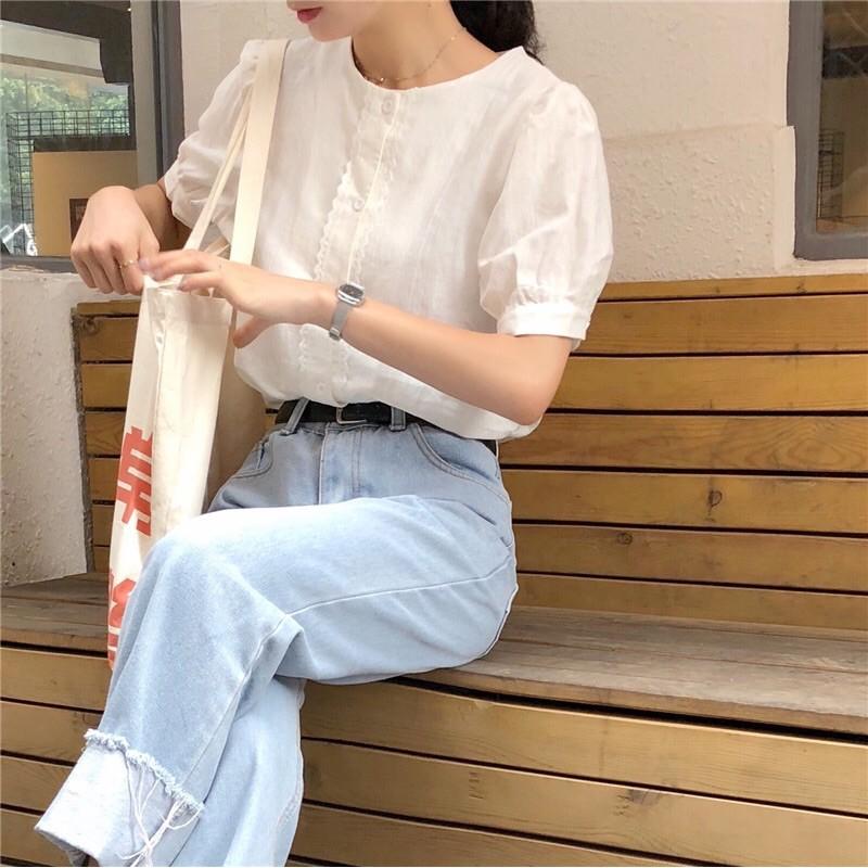 Áo sơ mi trắng cổ tròn viền ren