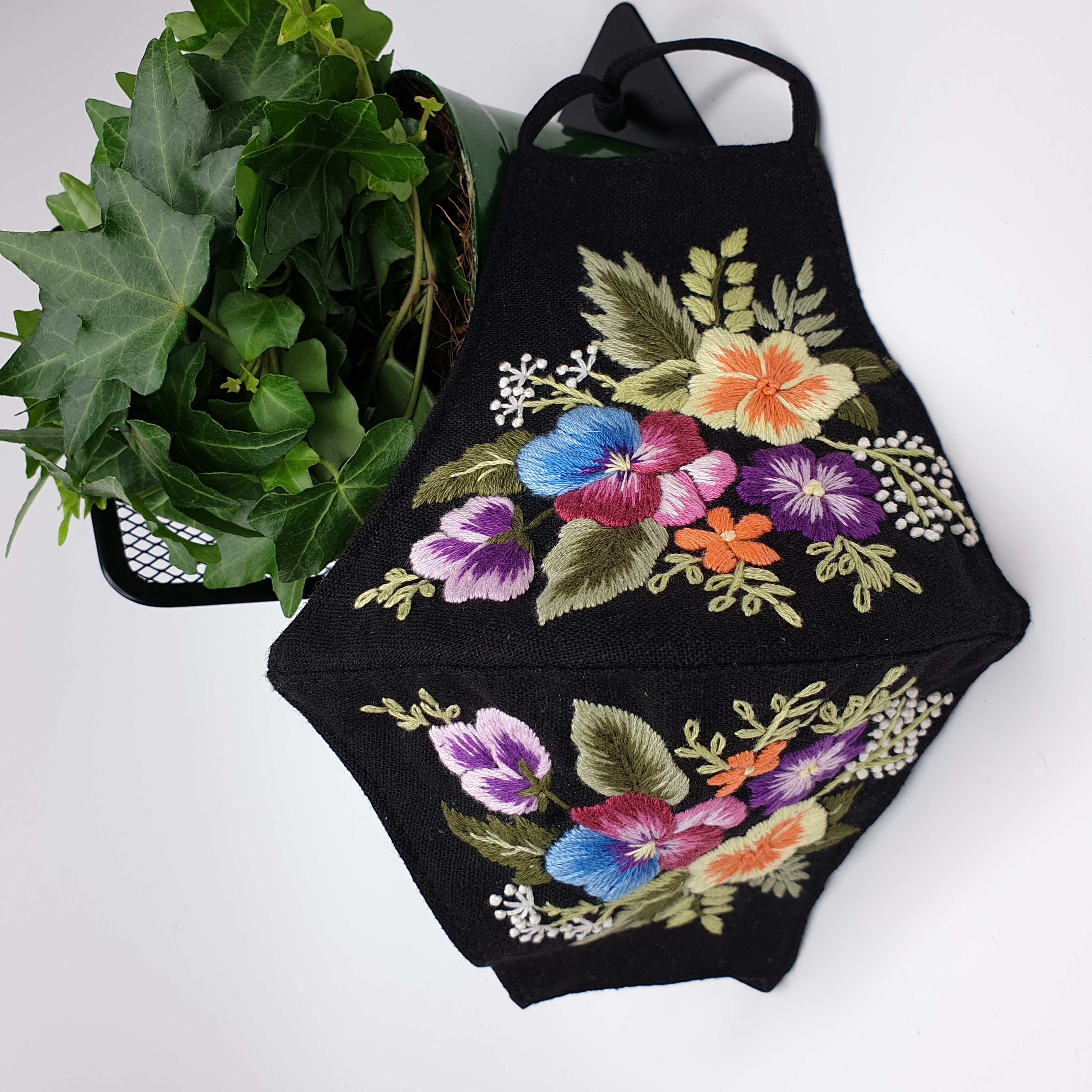 Khẩu trang thêu tay vải linen JL87DX