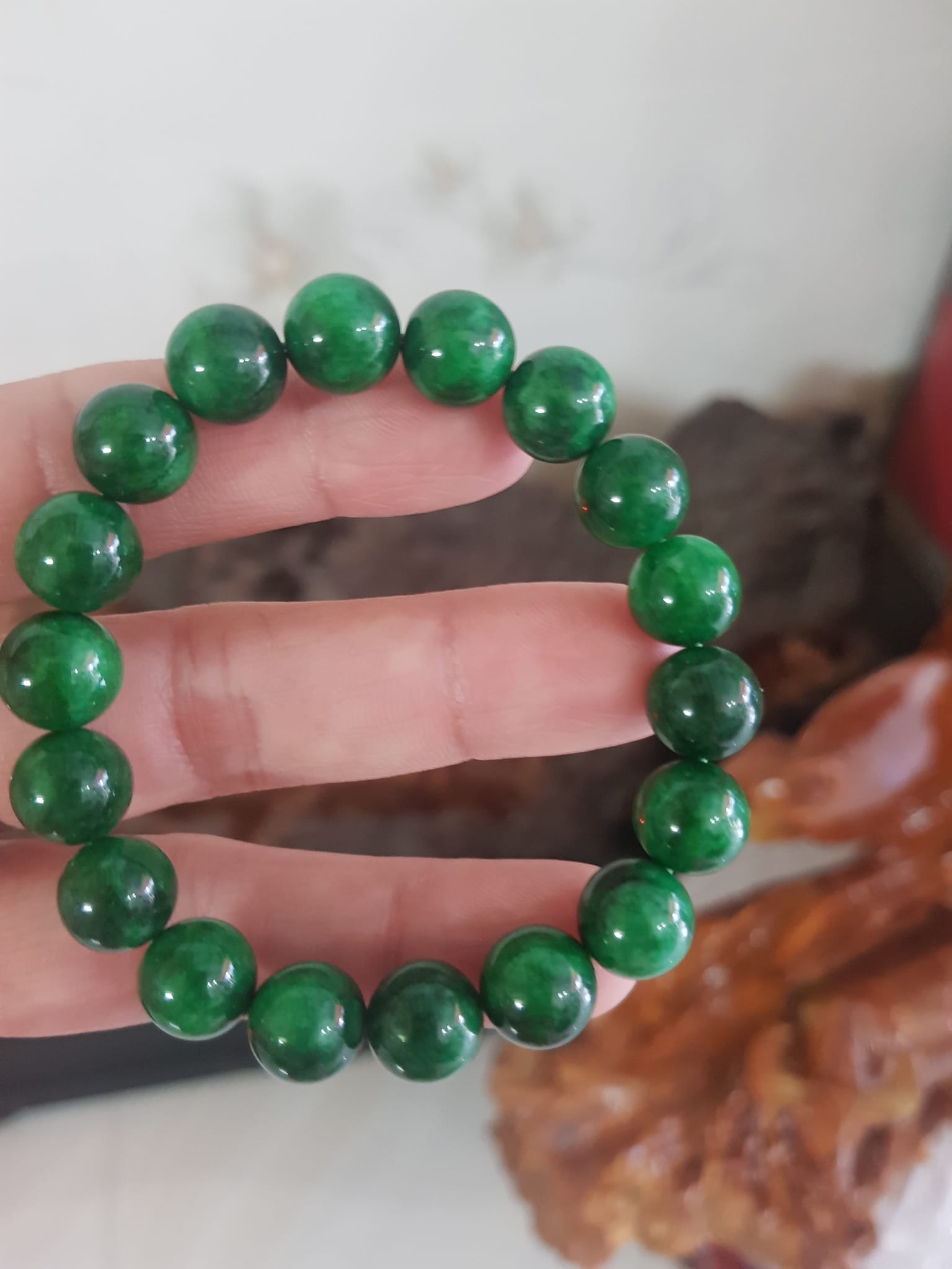 Vòng cẩm thạch xanh đậm rẻ đẹp  Nữ mạng mộc mạng hỏa mạng thủy ạ  Size vòng 10mm nữ đeo lên tay màu xanh hy vọng tươi sáng đẹp ạ