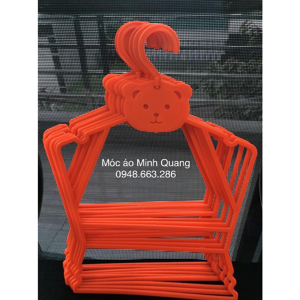 Móc bộ trẻ em-mắc bộ gấu màu cam-đầu móc xoay 360 độ-có 2 size từ 6 tháng-3 tuổi và từ 4-7 tuổi