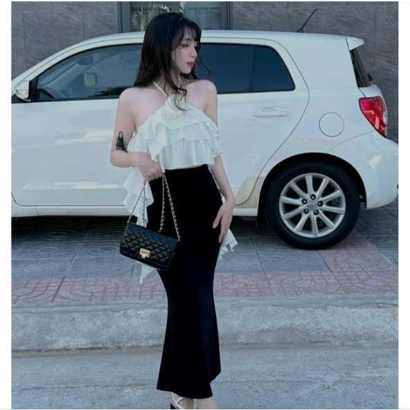 Áo lụa hottrend bèo tầng cổ yếm cột dây đính bông siêu xinh