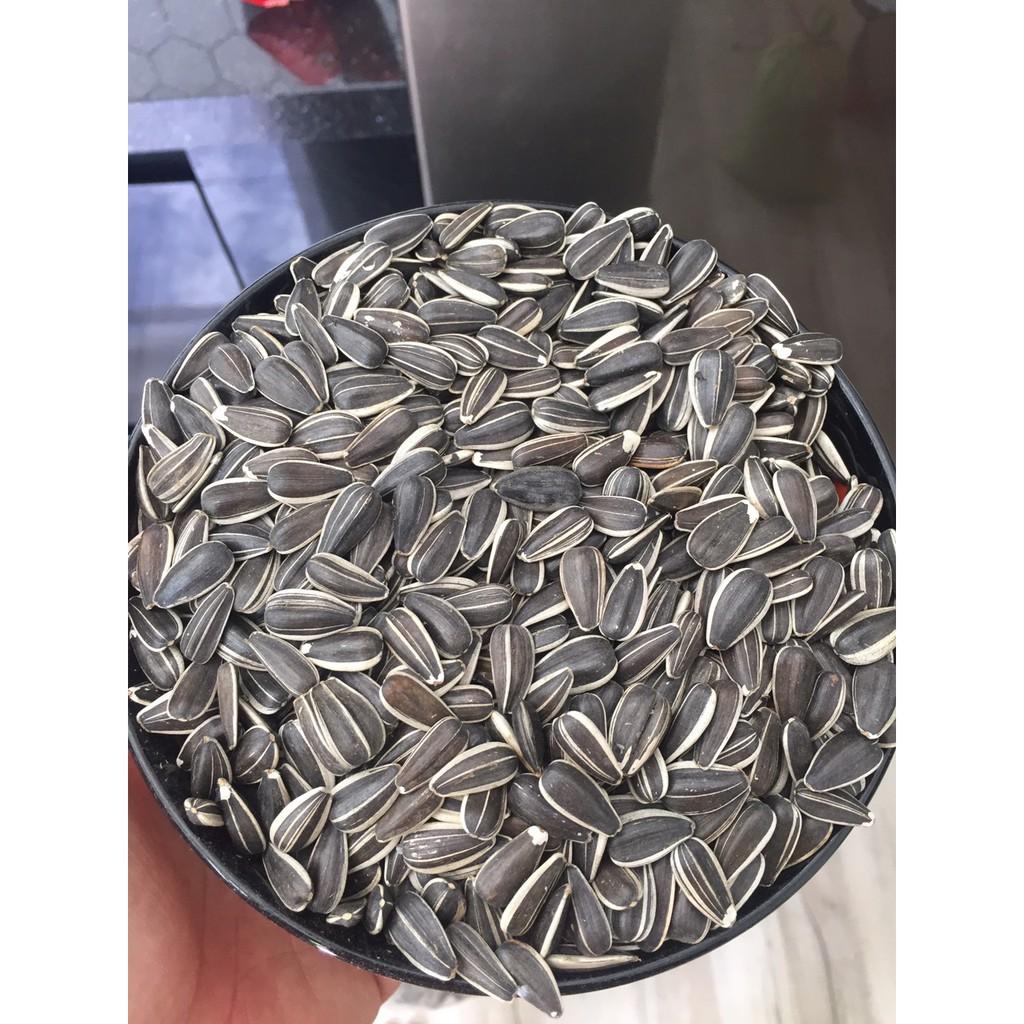 HẠT HƯỚNG DƯƠNG SIZE TRUNG CHO TẤT CẢ DÒNG VẸT SIZE TRUNG, LỚN VÀ THÚ CƯNG 1 KG