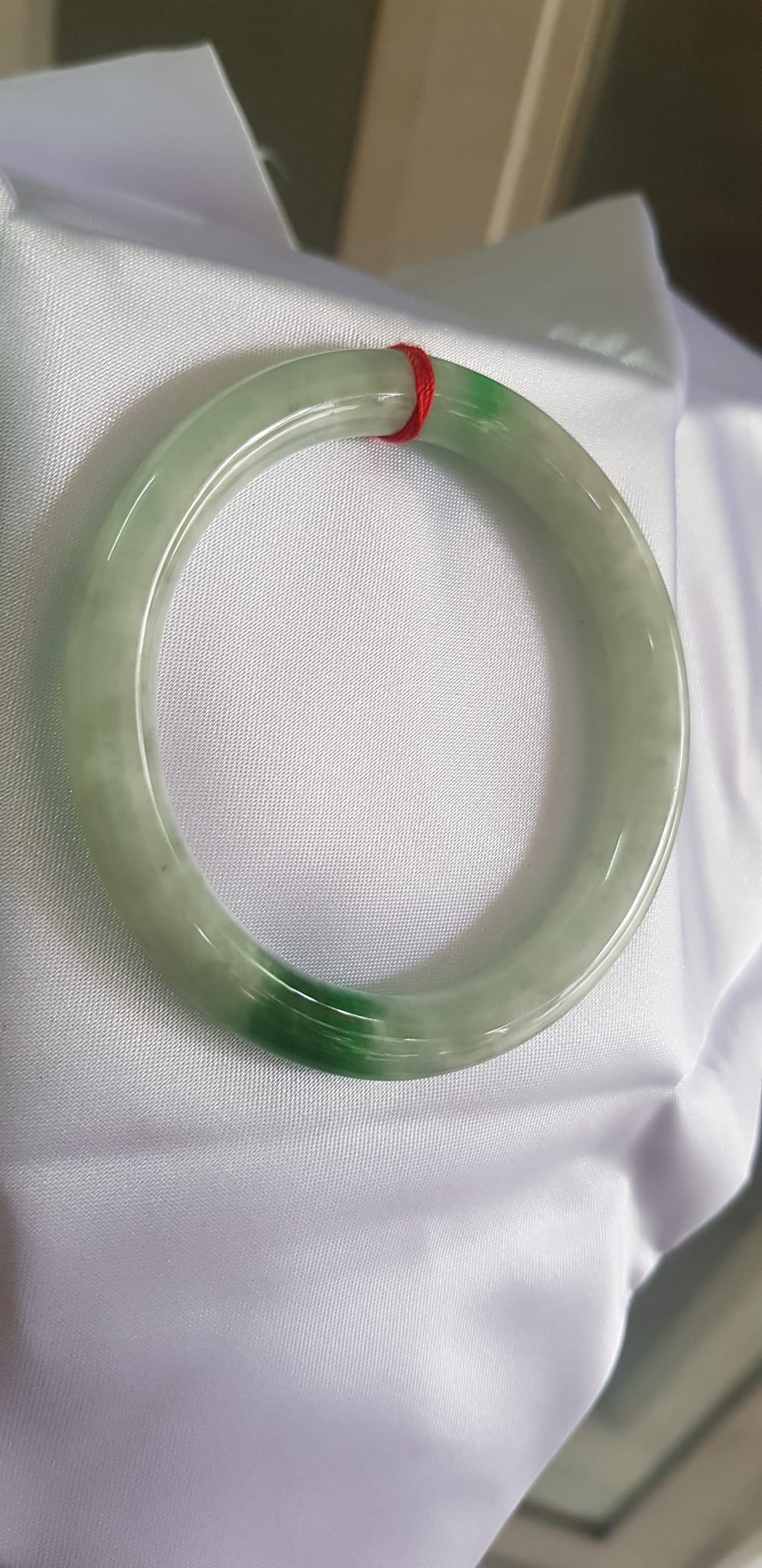 Vòng Cẩm Thạch tự nhiên mới Đậu AS Sao 52mm x cọng 7mm màu trắng bông đậu điểm lý 1 góc đẹp Nữ 50kg - 56kg đeo ạ