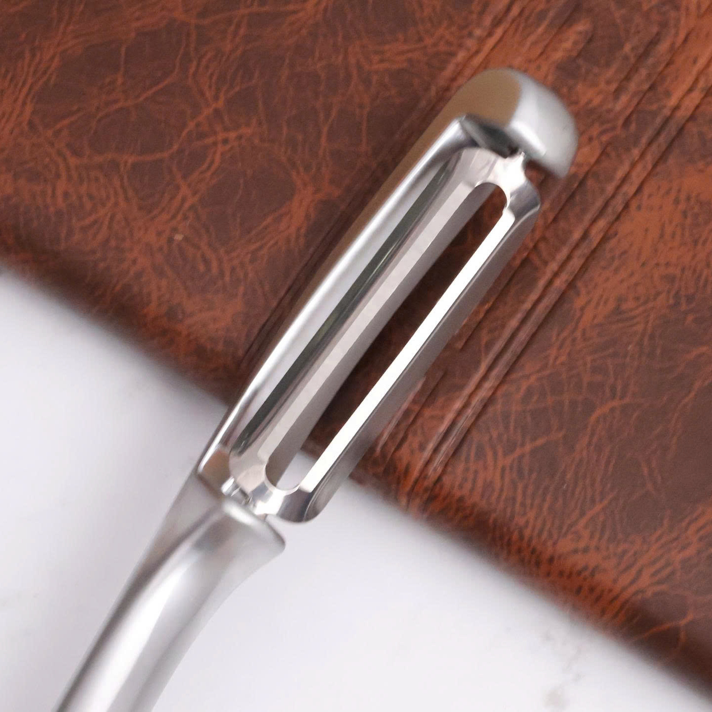 Dụng cụ nạo củ quả Se Ka SK66 thép phủ niken lưỡi dao sắc bén tay cầm chống trượt