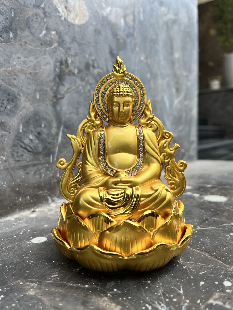 Tượng Phật Tổ Như Lai Dát Vàng Để Xe Ô tô tặng kèm nước hoa