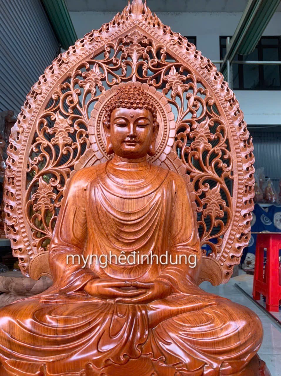 TƯỢNG PHẬT THíCH CA BẰNG GỖ HƯƠNG ĐÁ KT CAO 60×36×34CM +LÁ CHẮN HÀO QUANG CAO 81CM