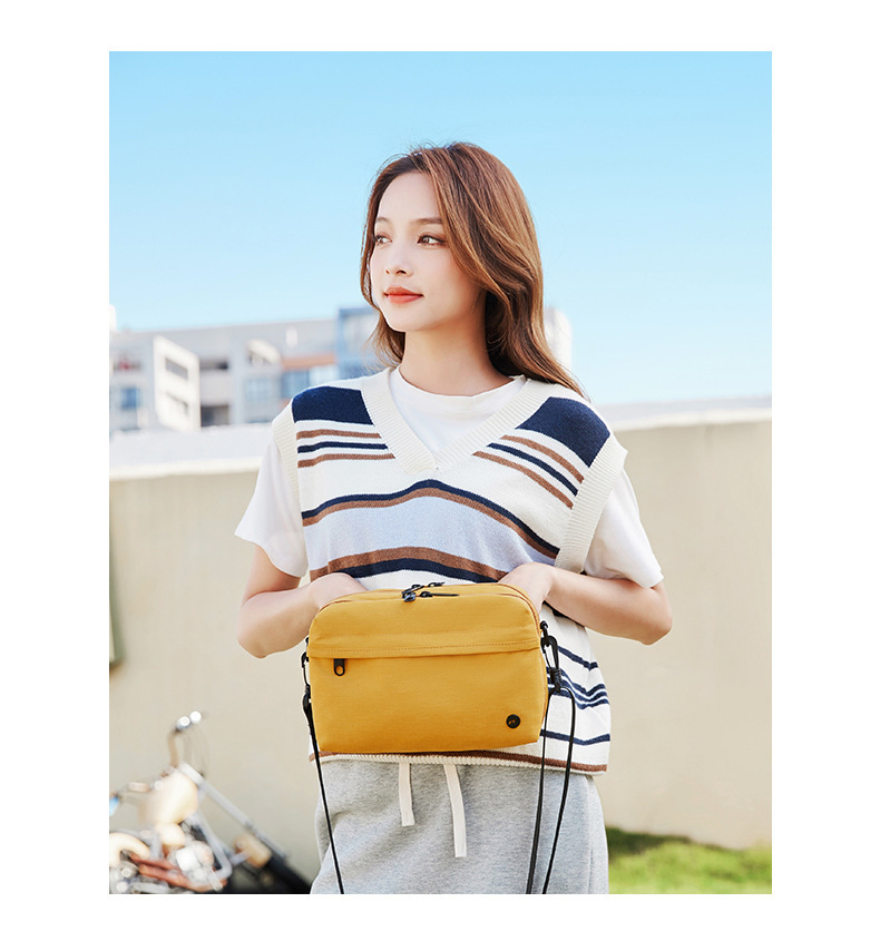 Túi đeo chéo nữ phong cách dễ thương – BEE GEE DCNU1051A