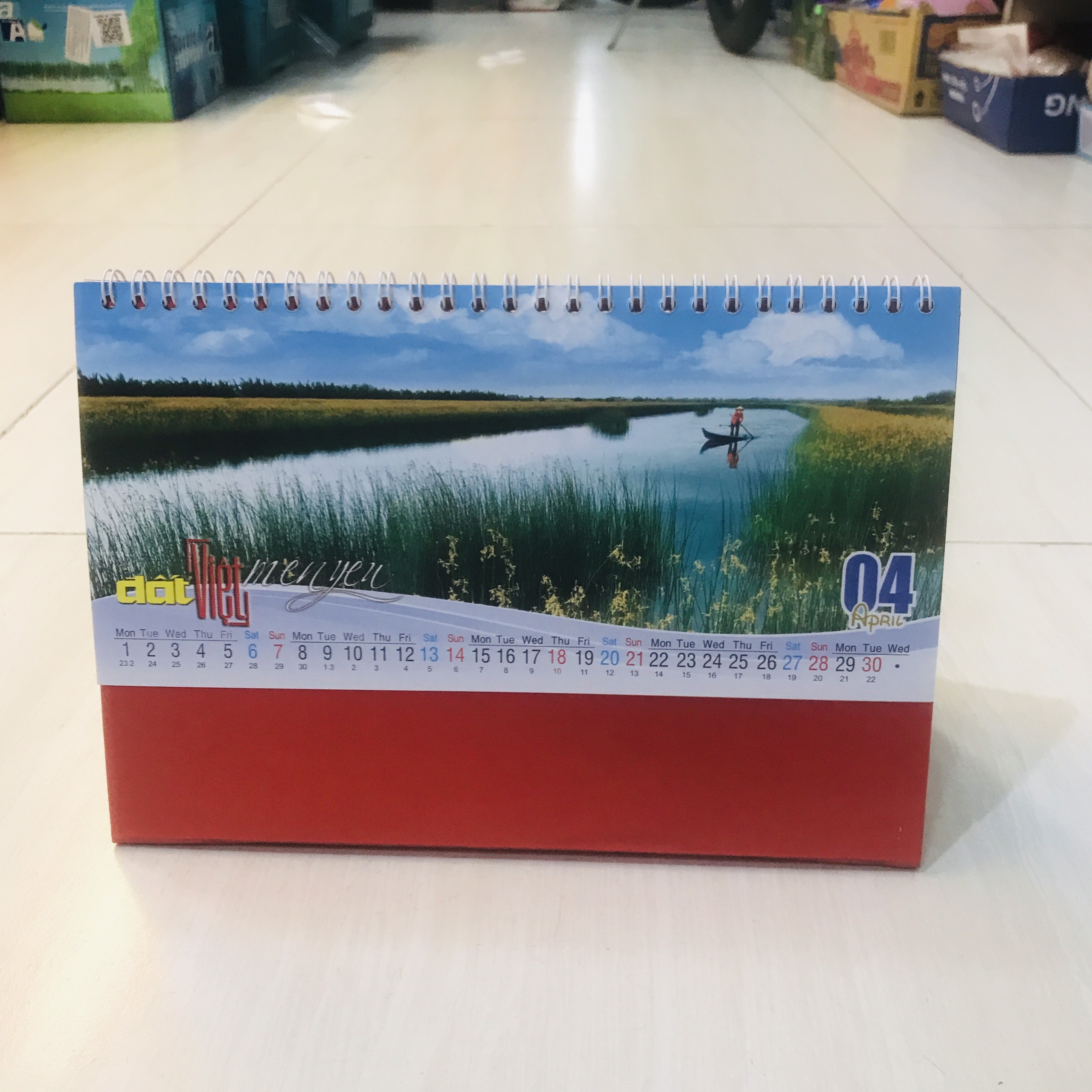 Lịch Để Bàn 2024 Chữ A 2 LOXO 24*16 cm - Mẫu Ngẫu Nhiên