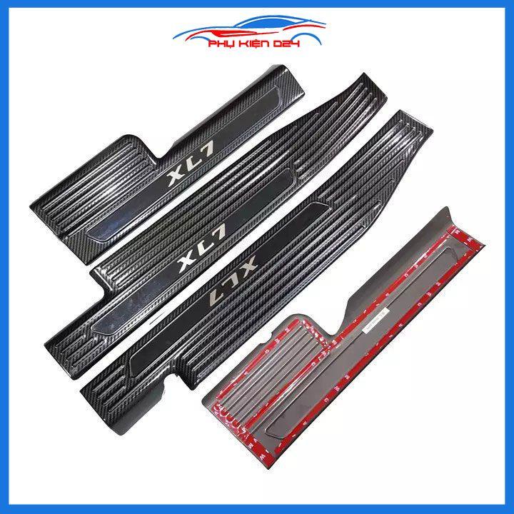 Bộ nẹp bước chân trong ngoài vân Cacbon xe XL7 2020-2021 chống trầy làm đẹp ô tô