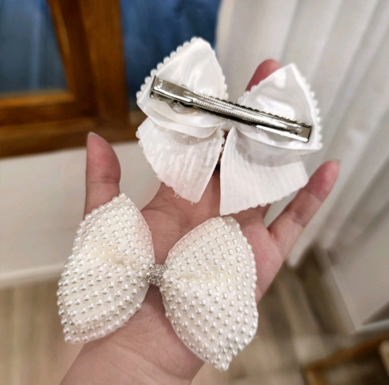 Kẹp tóc hình nơ đính đá và ngọc trai xinh xắn phong cách Hàn Quốc