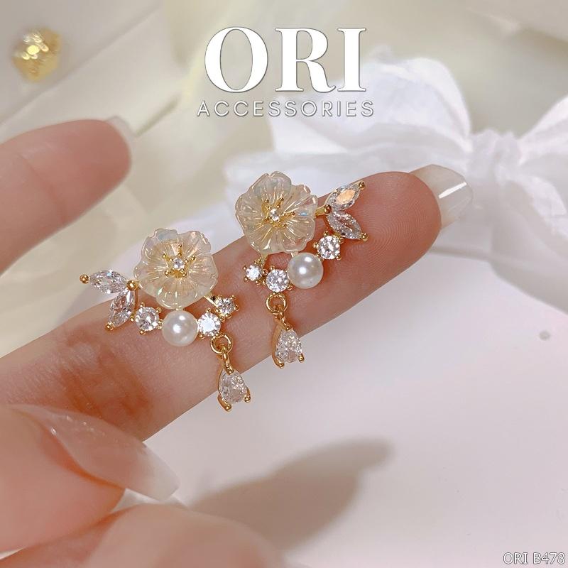Bông tai nữ cánh hoa đính đá sang trọng ORI ACCESSORIES B478