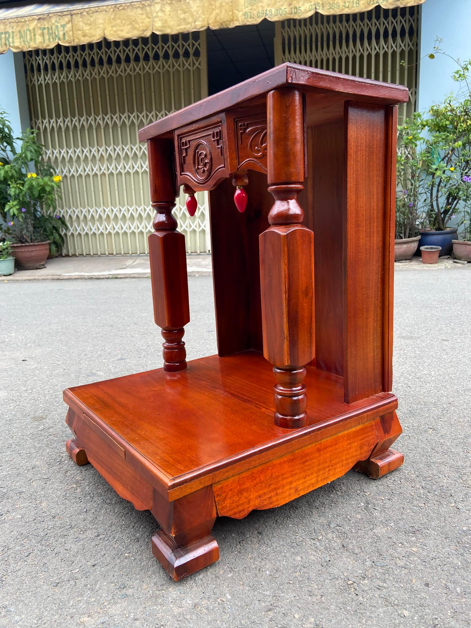 Bàn thờ thần tài ông địa gỗ Tràm cột vuông 48 x 68cm