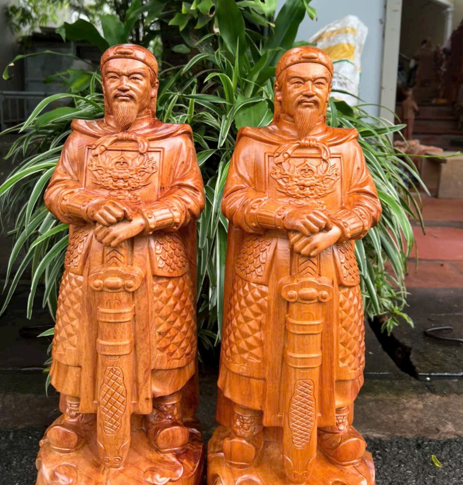 Tượng thánh trần quốc tuấn _trần hưng đạo vương bầng gỗ hương đá cao 60cm
