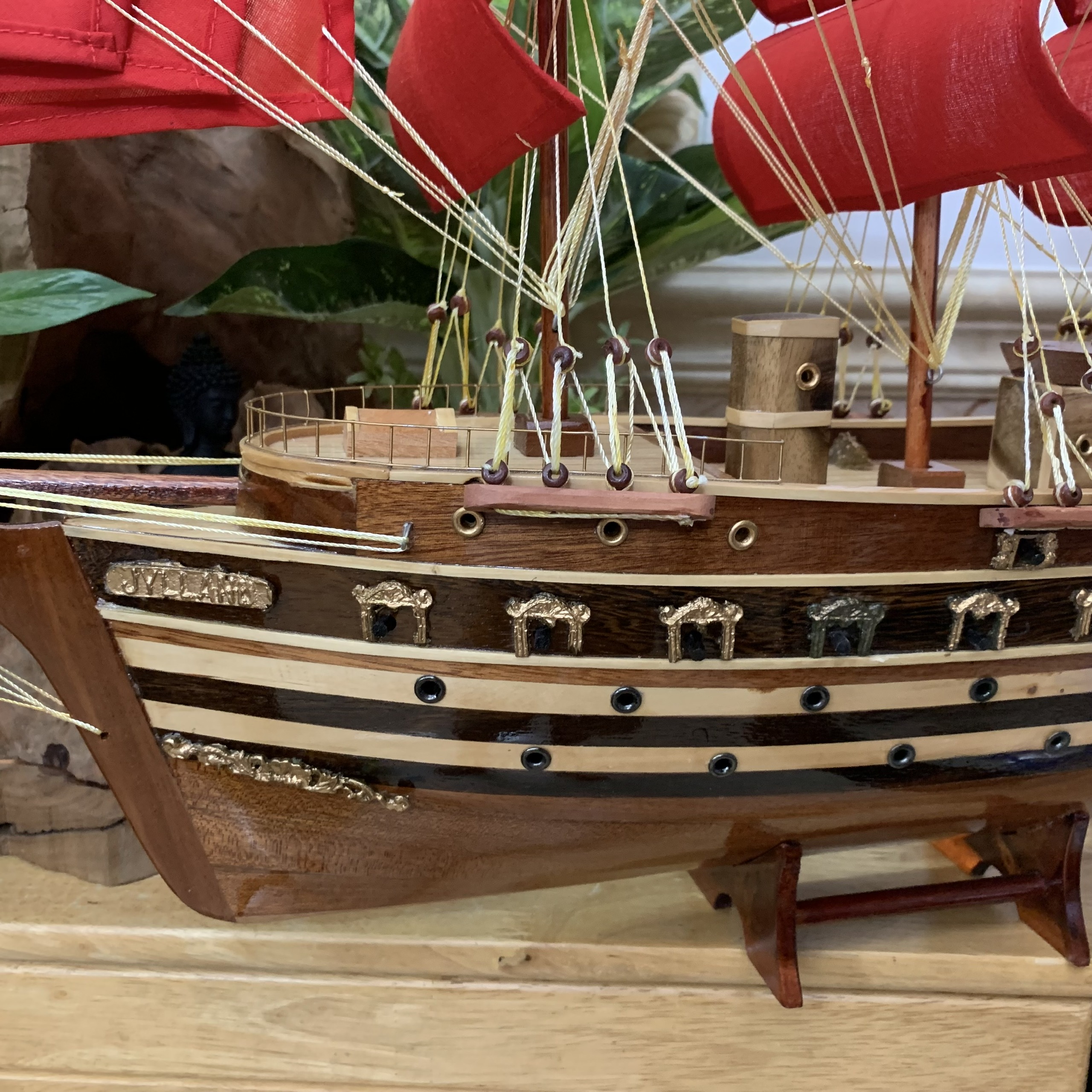 Mô hình tàu gỗ thuyền trang trí tàu chiến cổ JYLLAND_Đan Mạch - Thân tàu dài 60cm - Gỗ Tràm bông vàng- Buồm màu Đỏ