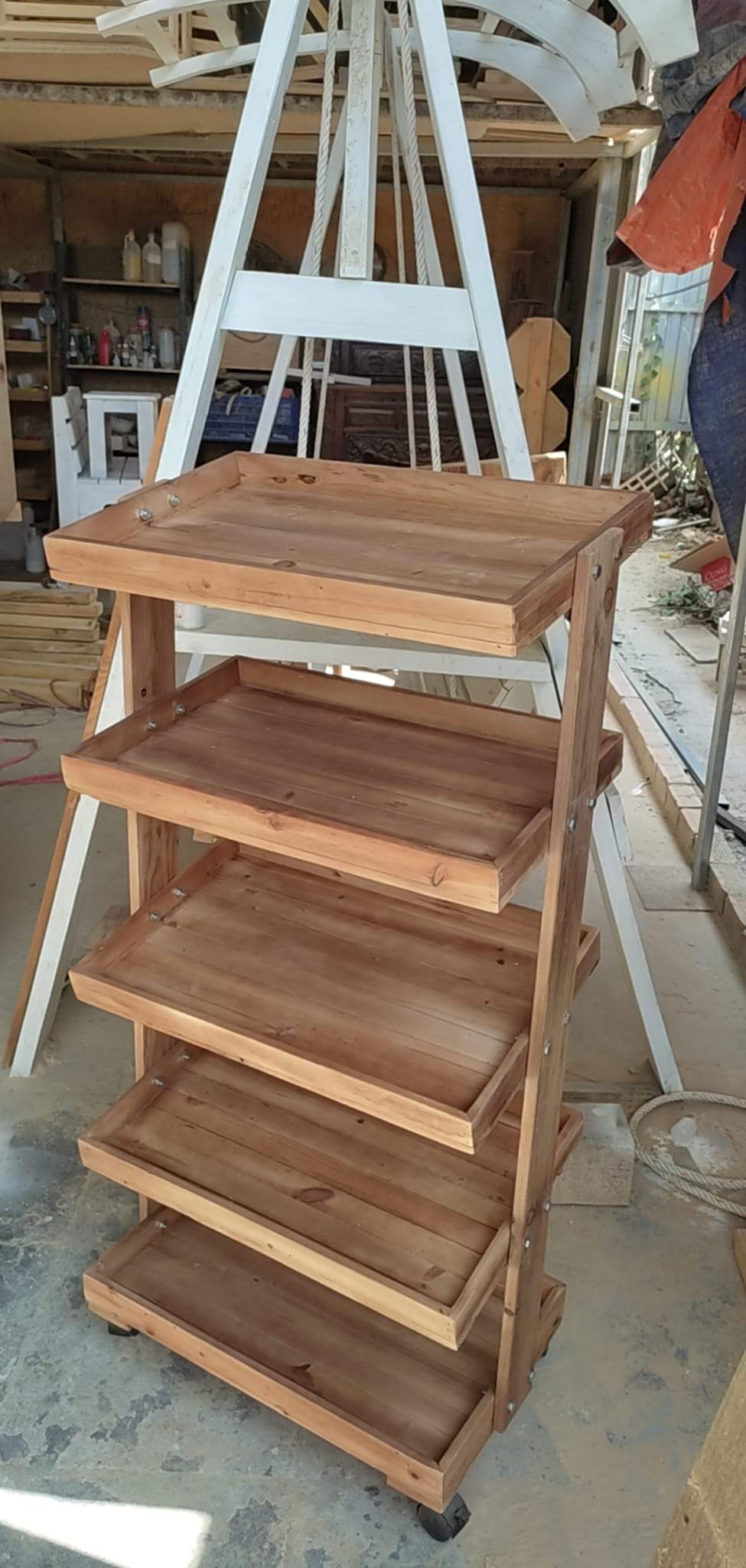Kệ trưng bày sản phẩm và rau củ 5 tầng từ gỗ thông