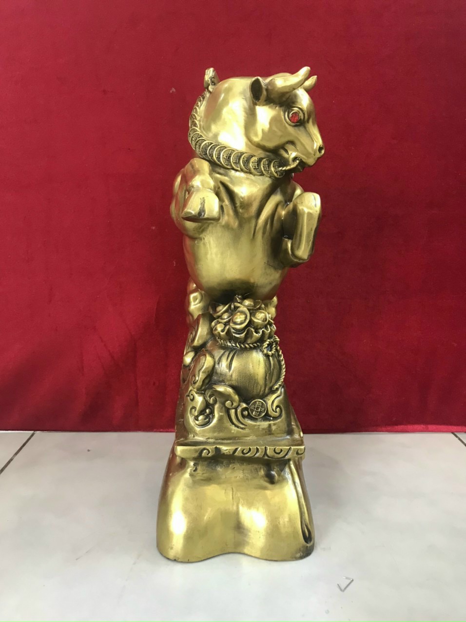 Trâu hũ vàng trên đế - Decor trang trí để bàn