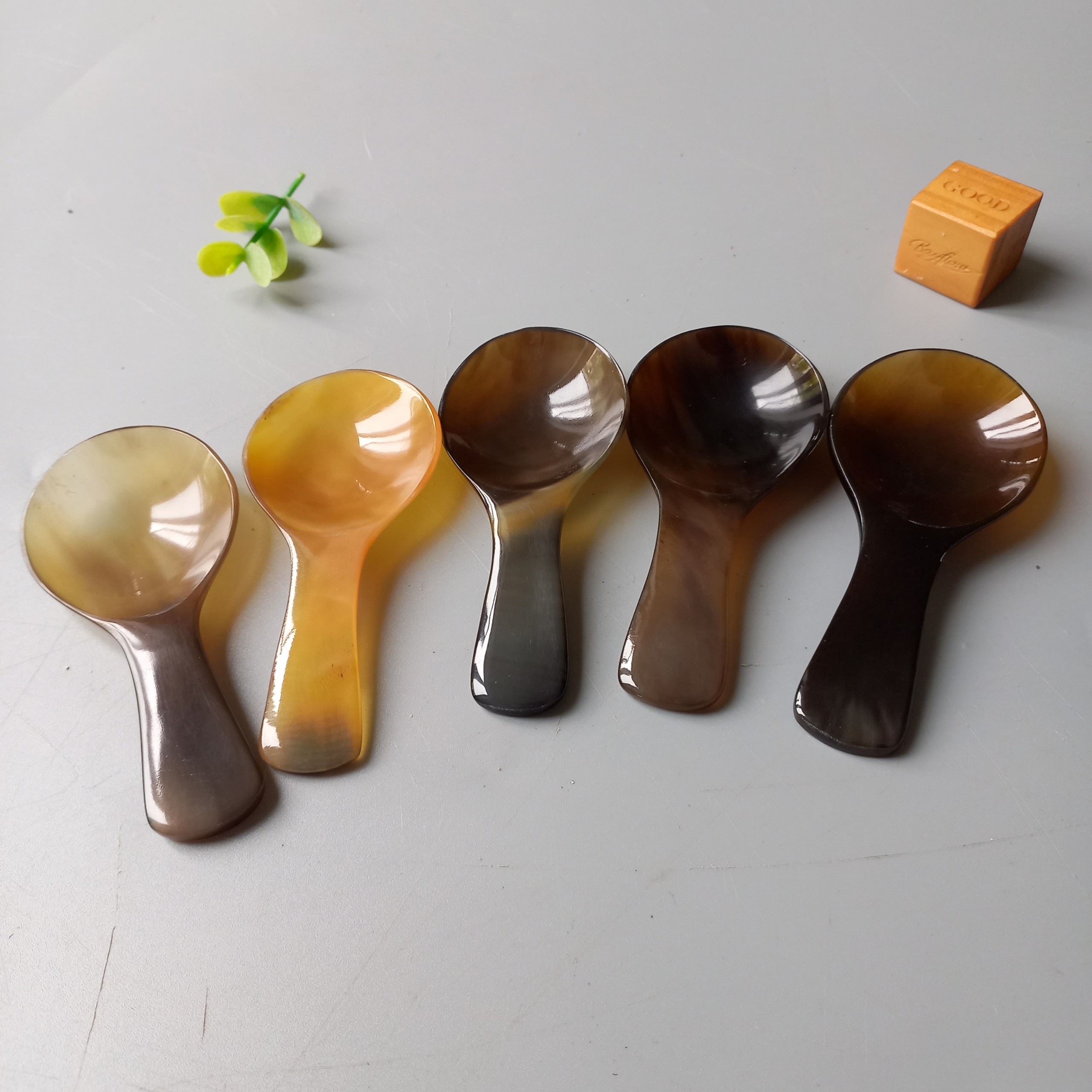 Thìa Sừng Miệng Tròn Cán Ngắn Nhỏ Xinh 8.5x3.5cm Thìa Sữa Chua, Xúc Trà, Cafe Trang Trí Chụp Ảnh Của Vitrapro