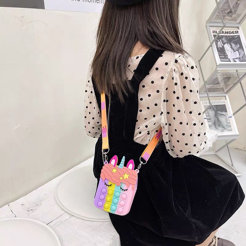 Túi silicon, túi xách đeo chéo nhỏ xinh, thời trang 2023 - trò chơi con mực, pop - it, đựng lì xì, đựng tỏi cho bé yêu
