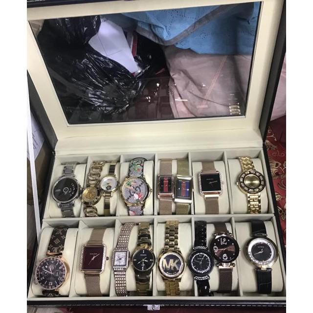 Hộp đựng đồng hồ, Hộp trưng bày 12 chiếc đồng hồ bọc da đen sang trọng