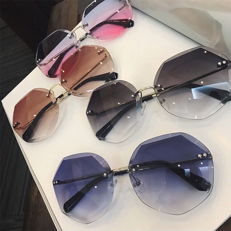 Kính mát thời trang nam nữ