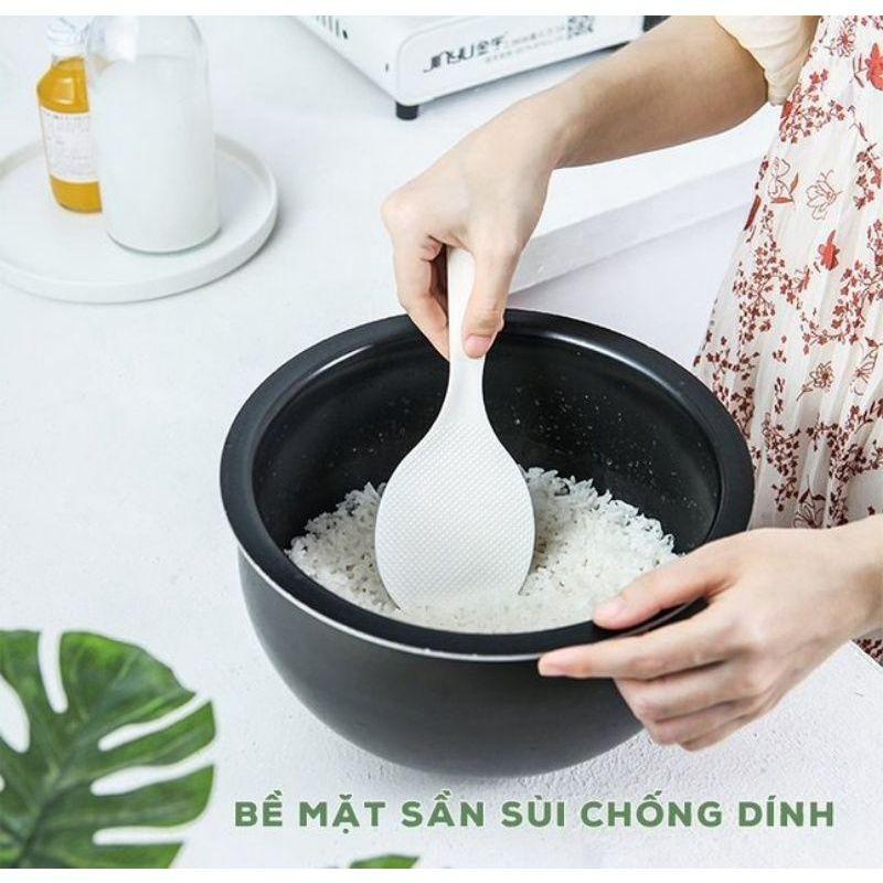 Muôi cơm sần màu trắng