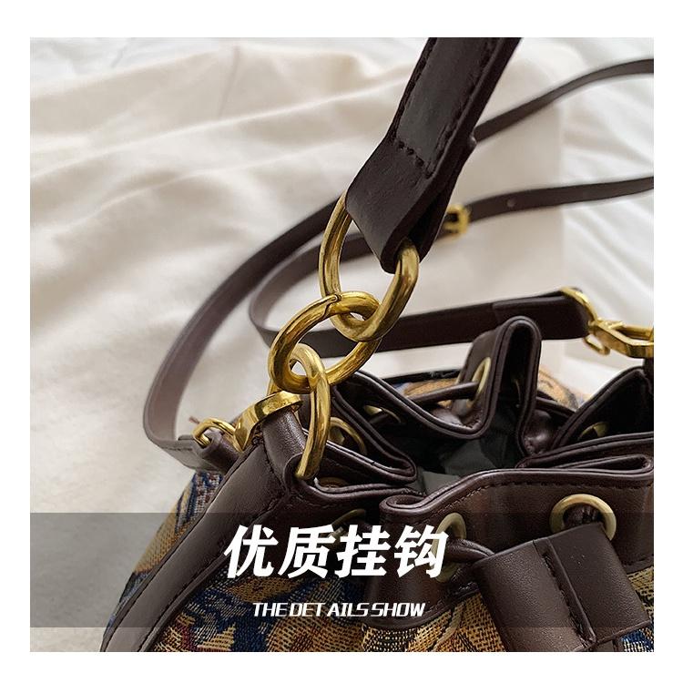 Wholesale fashion new bucket bag canvas bear pattern women's bag drawstring exquisite handbag women's bag shoulder cross-body bag