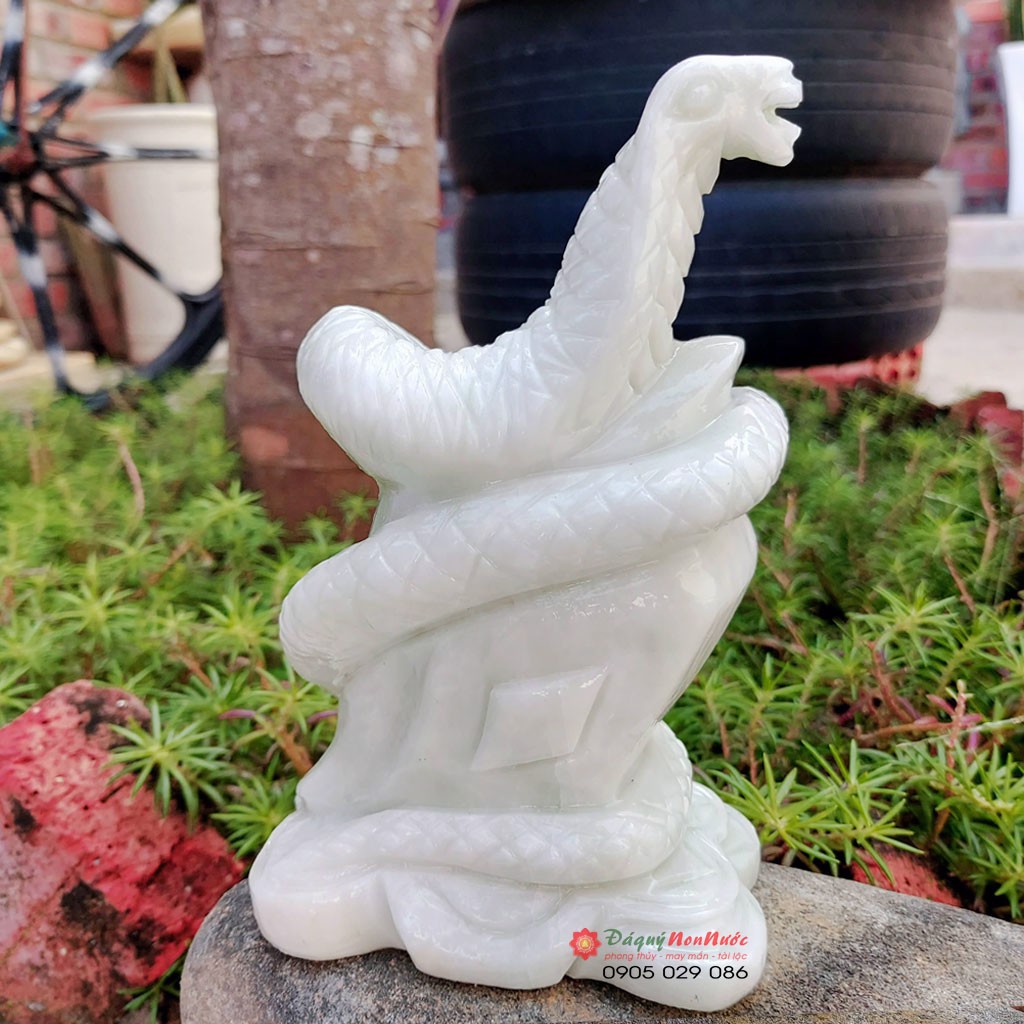 Tượng đá rắn 12 con giáp phong thủy đá trắng xanh 15cm đá Non Nước