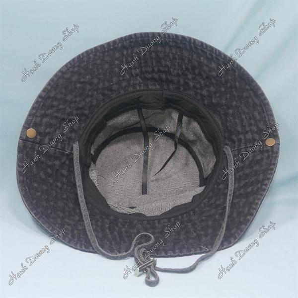 Nón tai bèo jean vành rộng 7,5cm vải jean loang hàng quảng châu, nón cao bồi jean vòng đầu 59-60cm có 2 dây rút phía trong, có dây quai inox - Đen