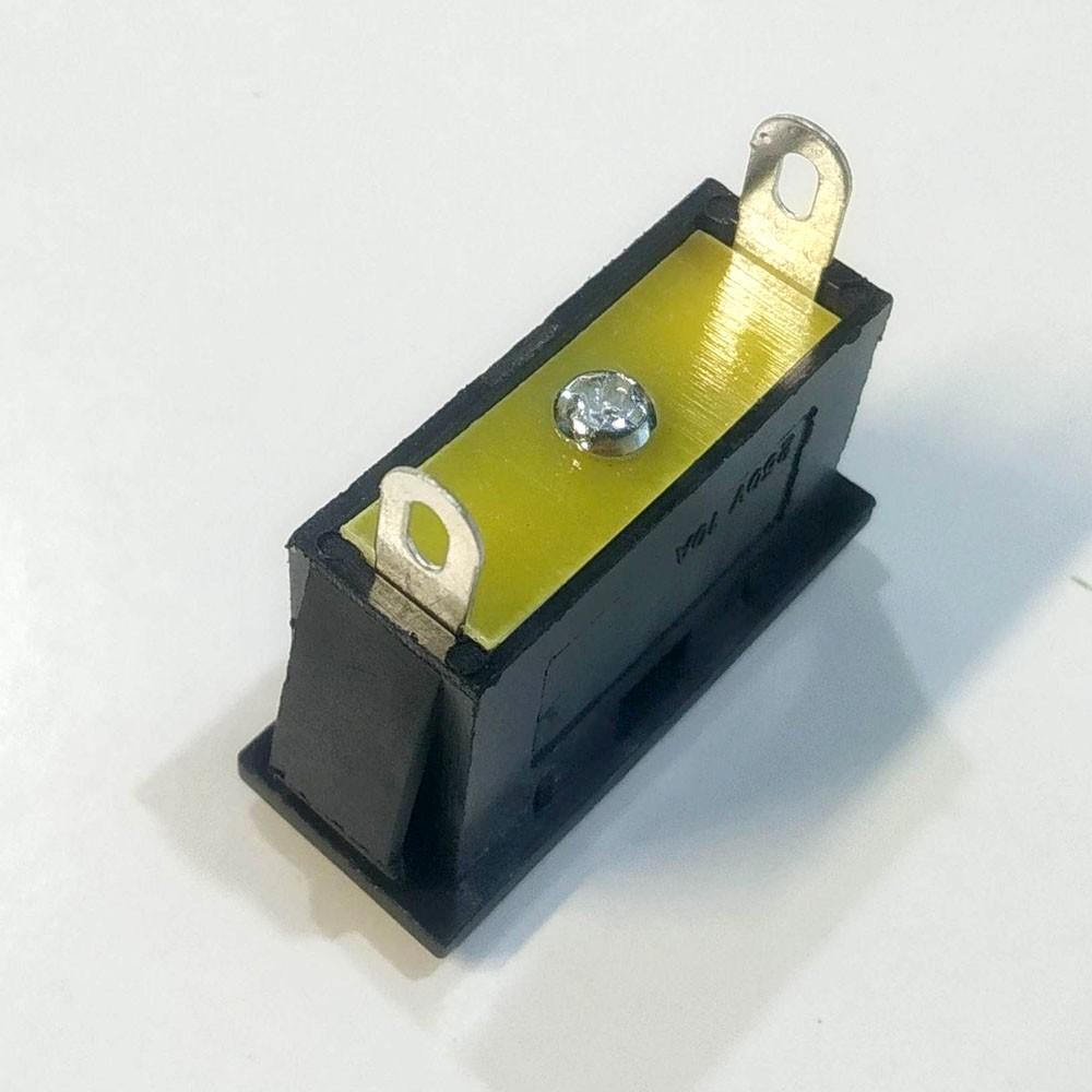 Ổ cắm 2 chấu hàn mạch phù hợp với phích cắm tròn hoặc dẹt