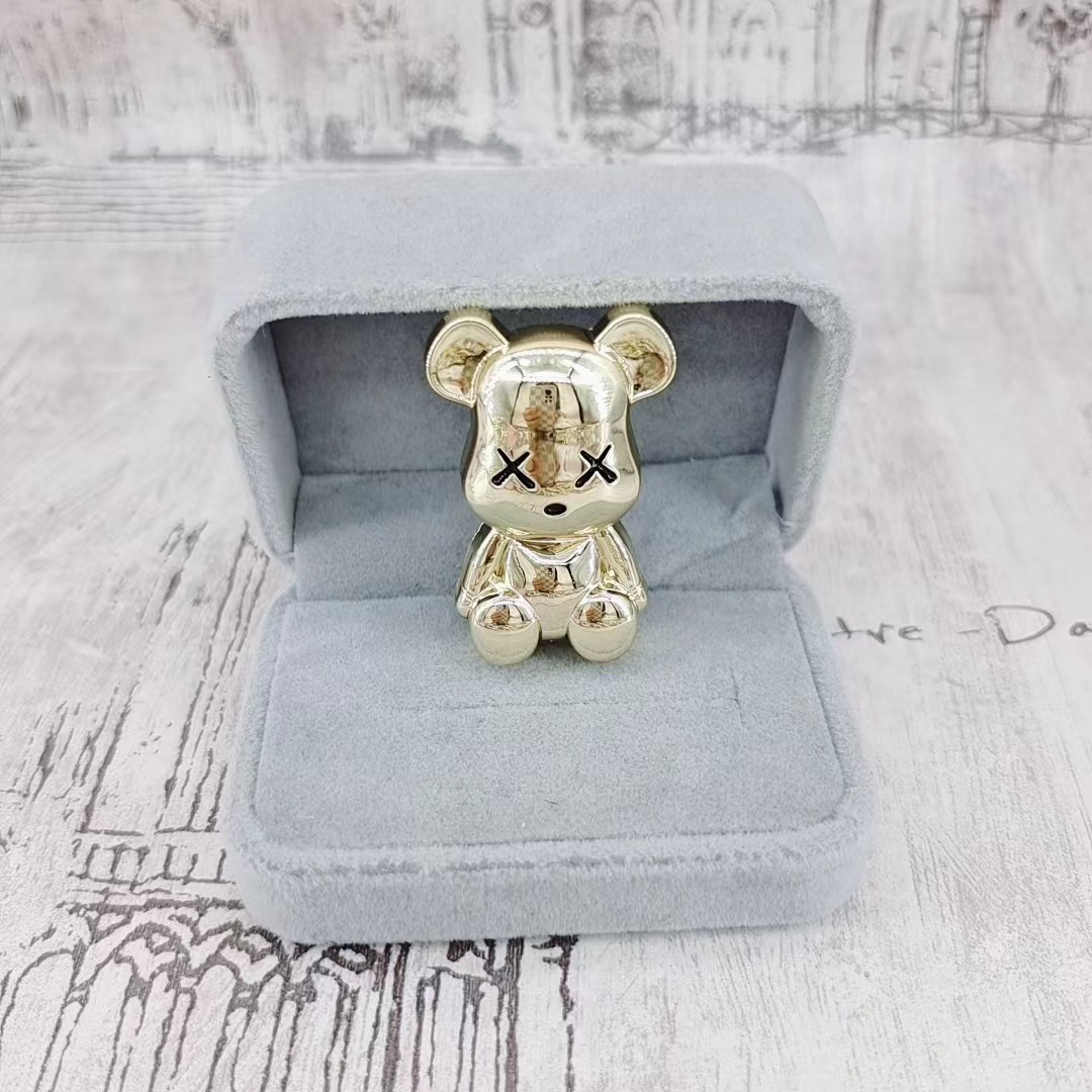 Ghim cài áo Gấu BearBrick siêu sang chảnh