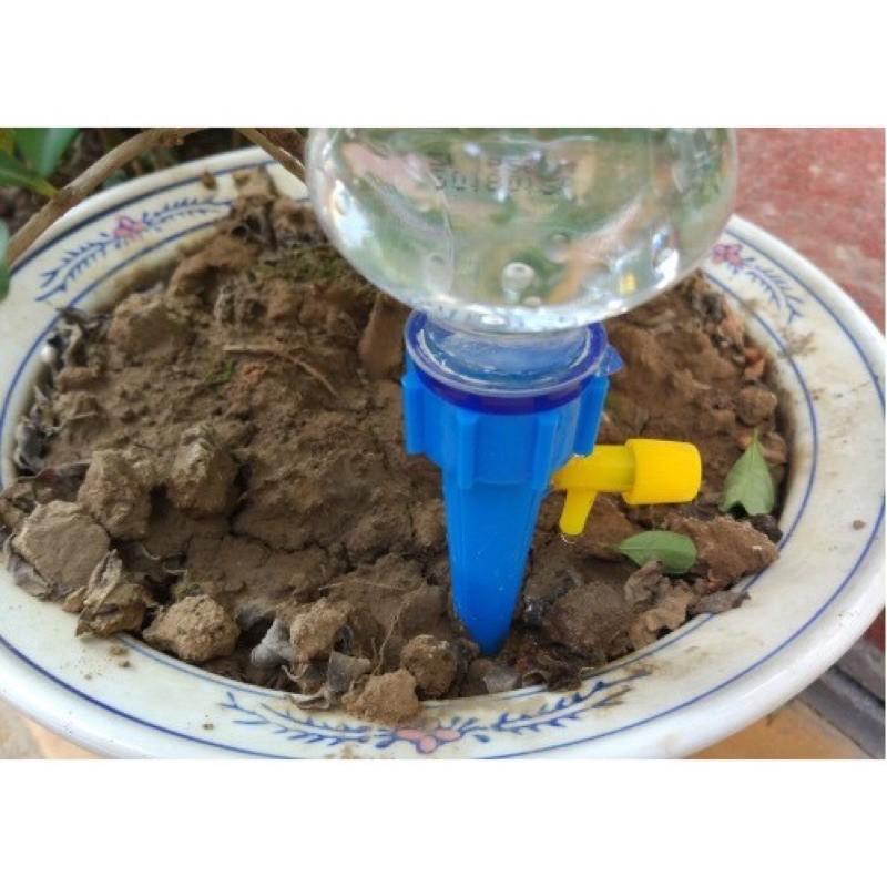 Đầu tưới nhỏ giọt điều chỉnh được sử dụng với chai nước tự chế