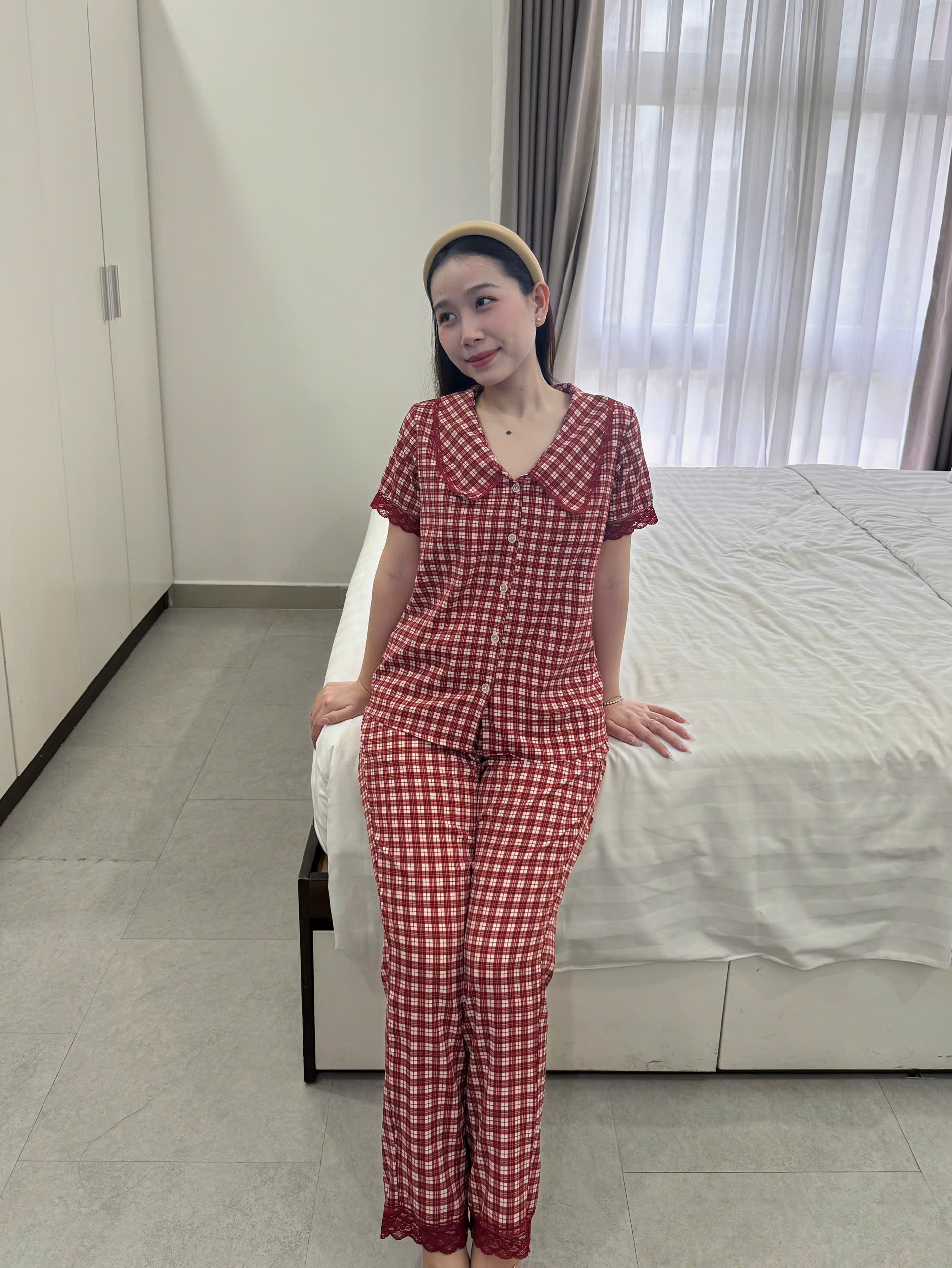 Đồ bộ mặc nhà caro quần dài tay ngắn chất liệu lụa mềm mịn siêu mát Nourish NTBMN0020