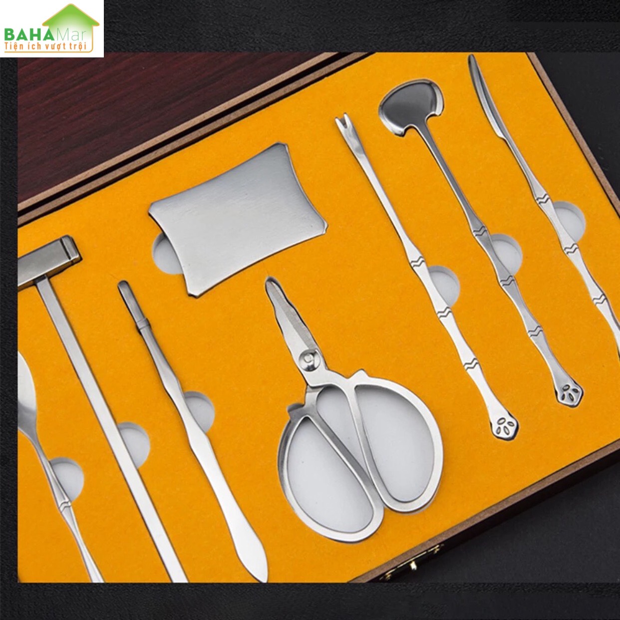 BỘ DỤNG CỤ ĂN CUA GHẸ - HẢI SẢN INOX TIỆN ÍCH CAO CẤP CÓ HỘP GỖ "BAHAMAR" thích hợp cho bất kỳ loại hải sản như tôm hùm, sò, ốc, cua và cũng có thể sử dụng khi ăn quả óc chó, hạnh nhân…