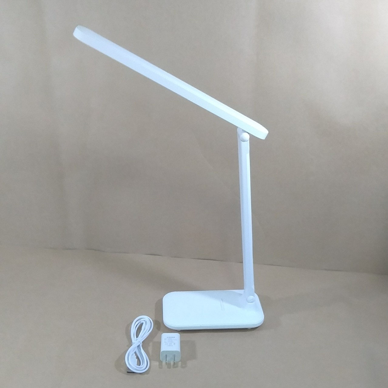 Đèn led để bàn chống cận