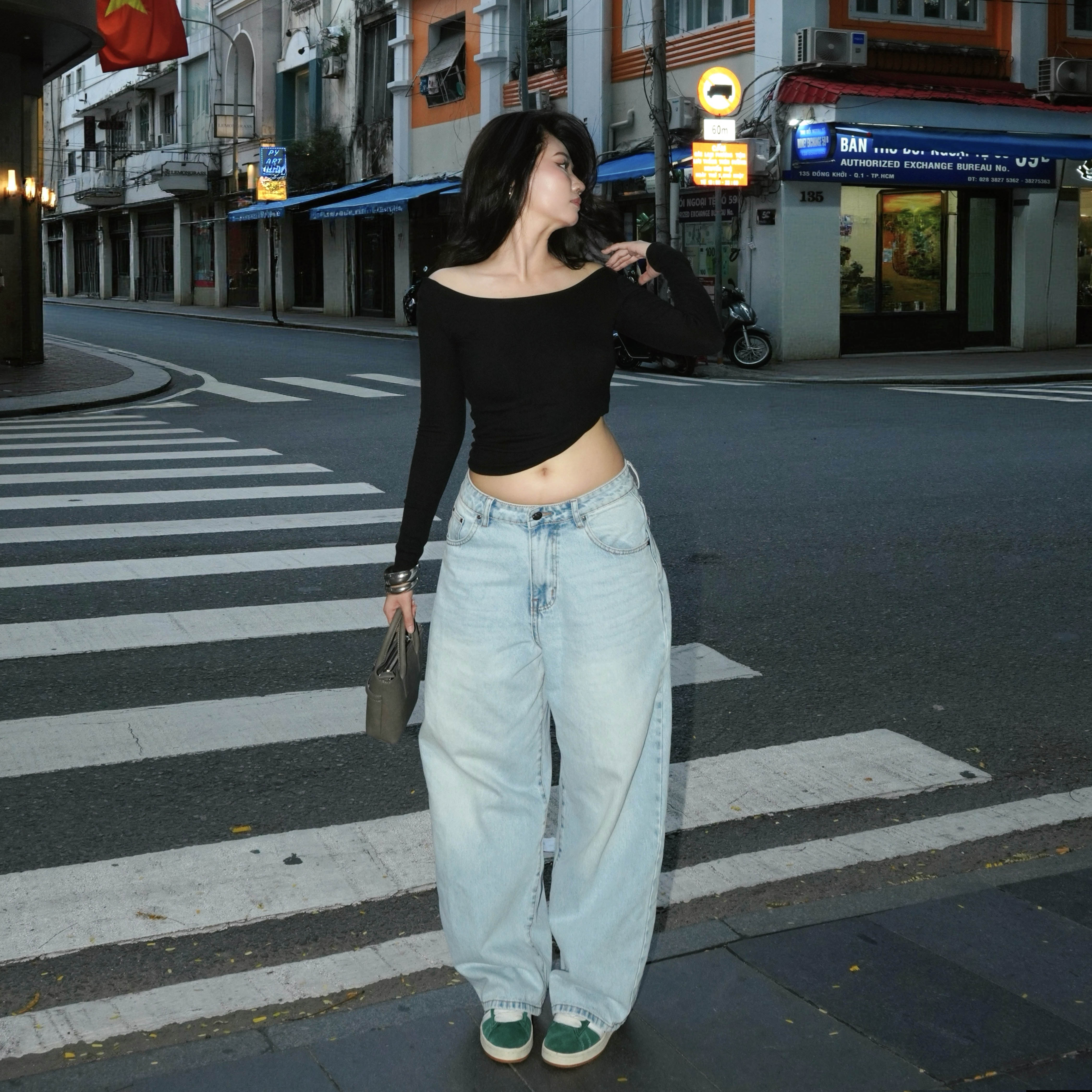 Quần jeans ống rộng balloon màu Lila Blue Aaa Jeans