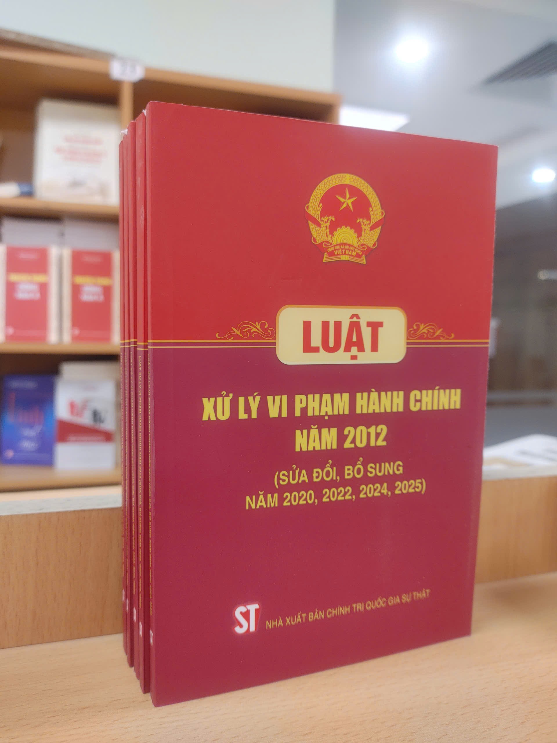 Luật xử lý vi phạm hành chính năm 2012 (sửa đổi bổ sung năm 2020, 2022, 2024, 2025)