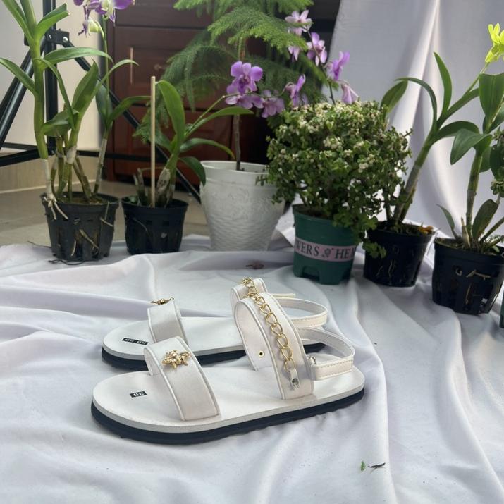 Giày xăng đan nữ màu trắng phối xích