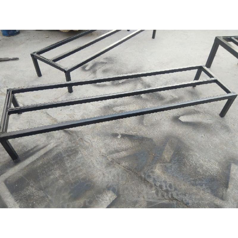 Kệ thép Dài 70cm. Rộng 20cm. Cao 10cm.4 chân. Hộp thép 14*14mm