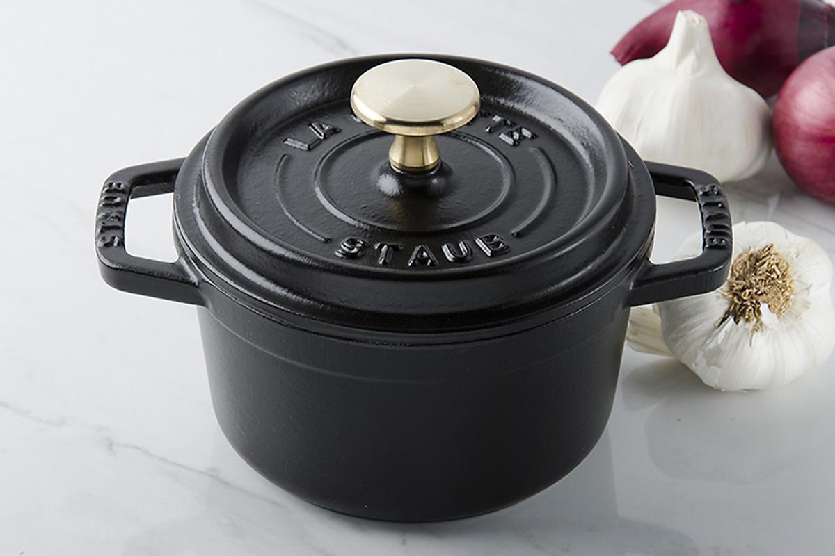 Nồi Gang Tròn Staub, Đường Kính 14cm, Nồi Gang Nguyên Khối, Dùng Cho Mọi Loại Bếp, Dẫn Nhiệt Tốt, Nhập Đức