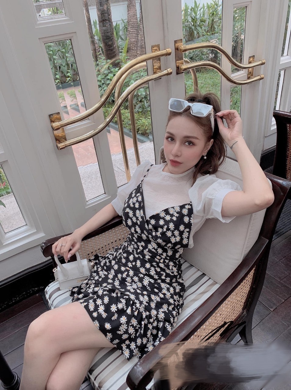 Sét Đầm Hoa Cúc Thiết Kế Mix Cùng Áo Trắng Xinh Ngất Ngây